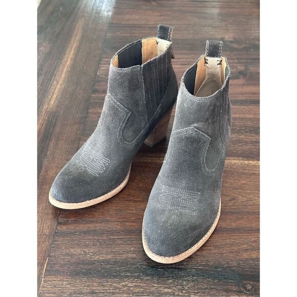 Dolce Vita Shoes - Women’s Dolce Vita Jones Booties in gray suede